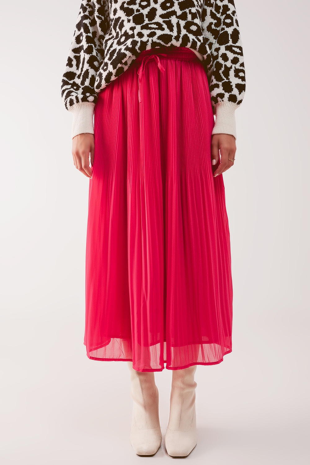 Falda midi plisada de chif&oacute;n en fucsia