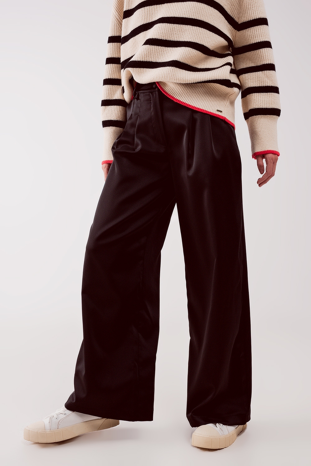 Pantalones palazzo con pinzas en negro Pantalones palazzo con pinzas en negro