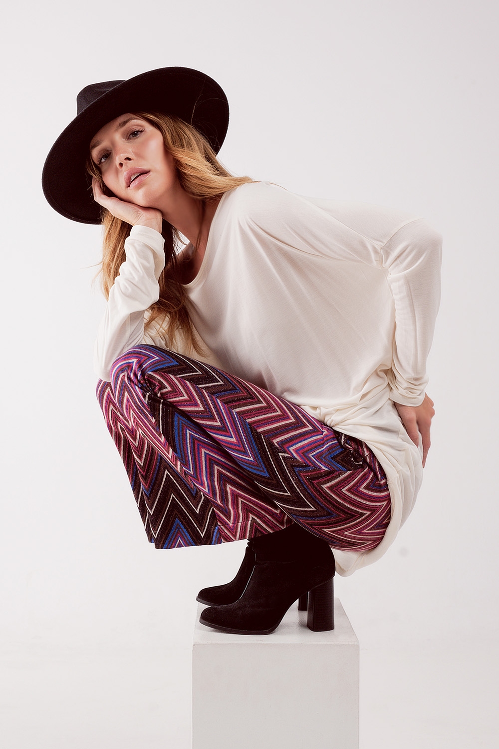 Pantalones con estampado geométrico fucsia Pantalones con estampado geométrico fucsia