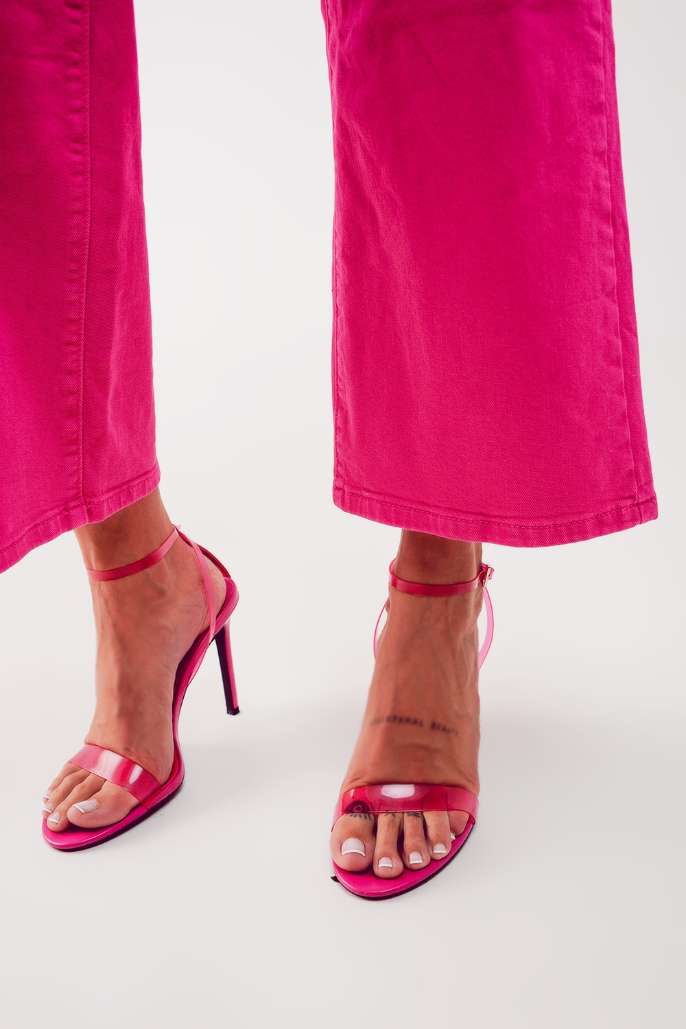Vaqueros capri color fushia de pernera ancha Vaqueros capri color fushia de pernera ancha