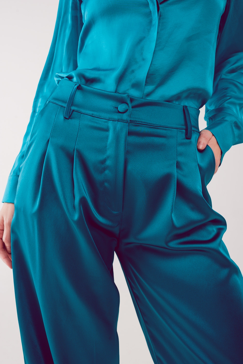 Pantalones palazzo con pinzas en turquesa Pantalones palazzo con pinzas en turquesa