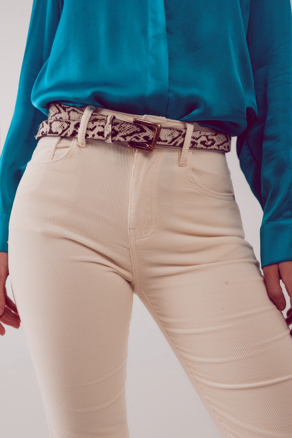 Pantalones acampanados de pana en color crema Pantalones acampanados de pana en color crema