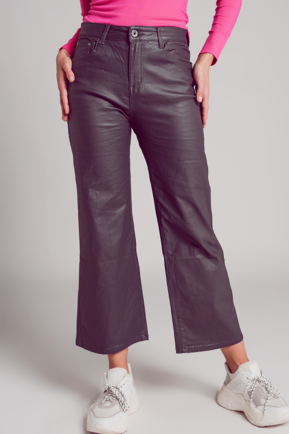 Pantalones grises de pernera ancha de cuero sintético Pantalones grises de pernera ancha de cuero sintético