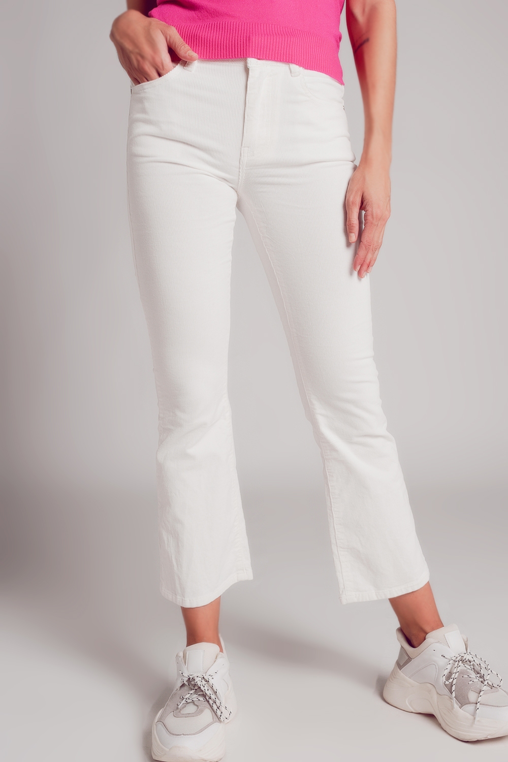 Pantalones acampanados de pana en color blanco Pantalones acampanados de pana en color blanco