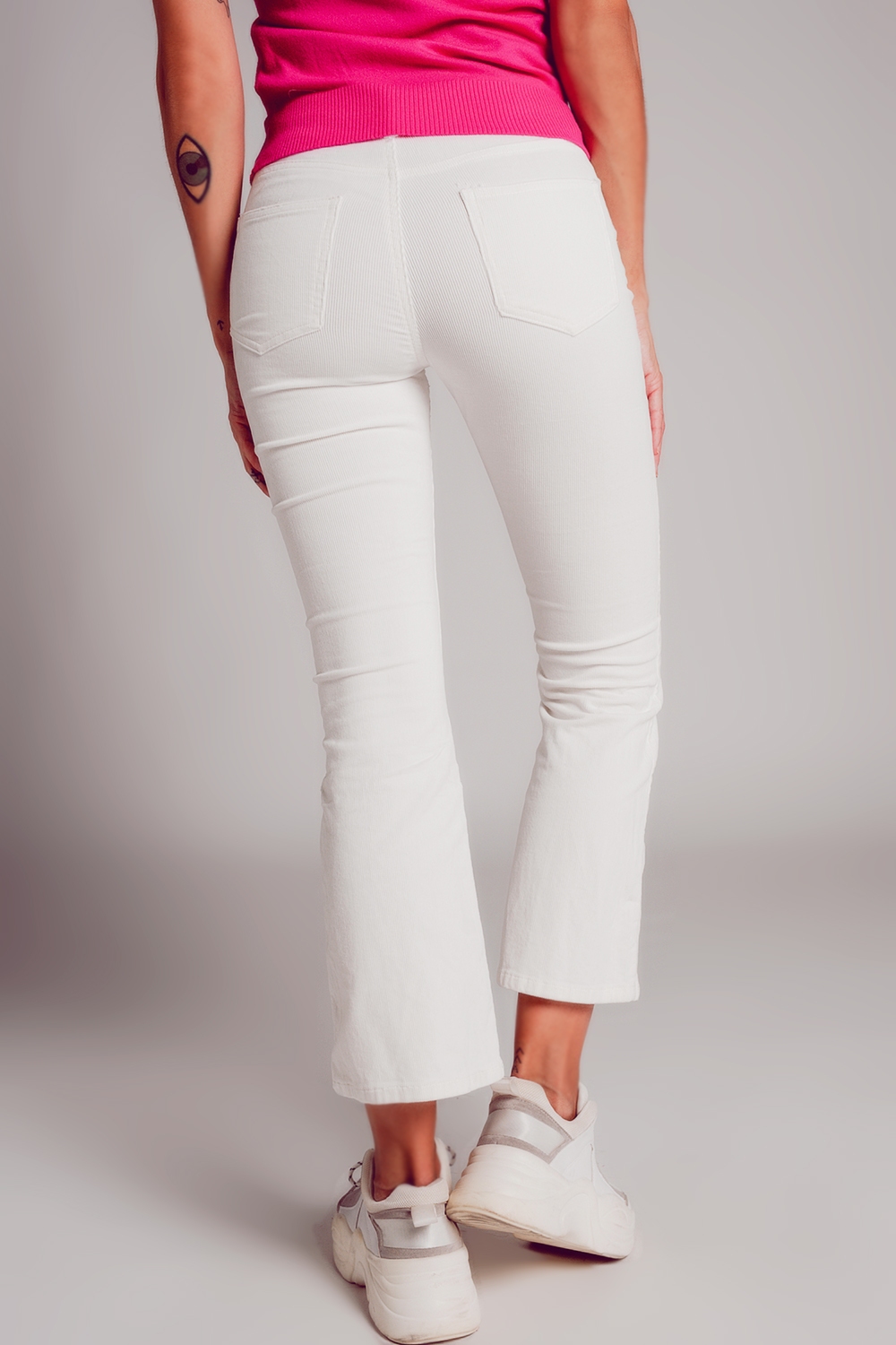 Pantalones acampanados de pana en color blanco Pantalones acampanados de pana en color blanco