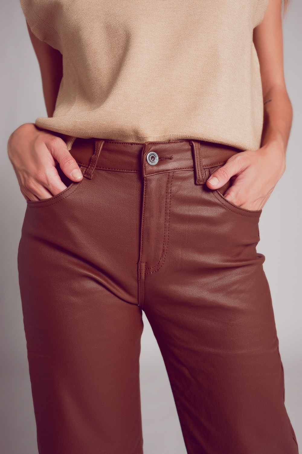 Pantalones marrones de pernera ancha de cuero sintético Pantalones marrones de pernera ancha de cuero sintético