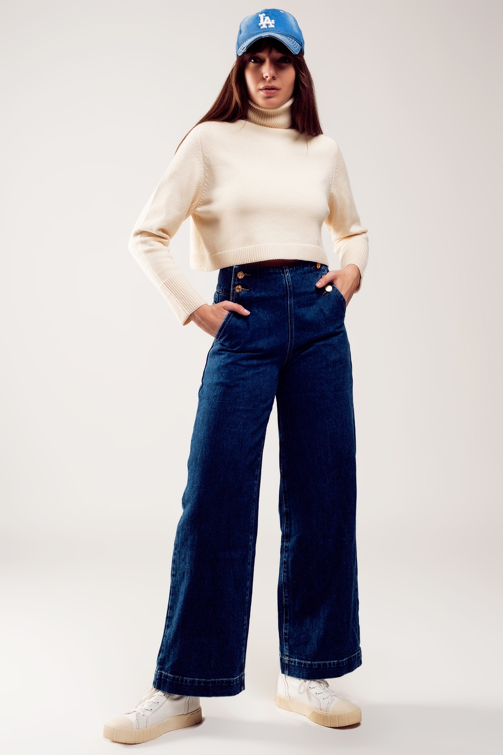 Jersey cropped de cuello alto en crema Jersey cropped de cuello alto en crema