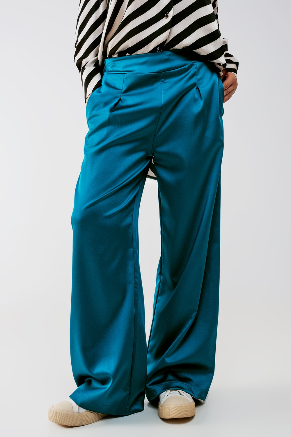 Pantalones azules de pernera ancha de satén Pantalones azules de pernera ancha de satén