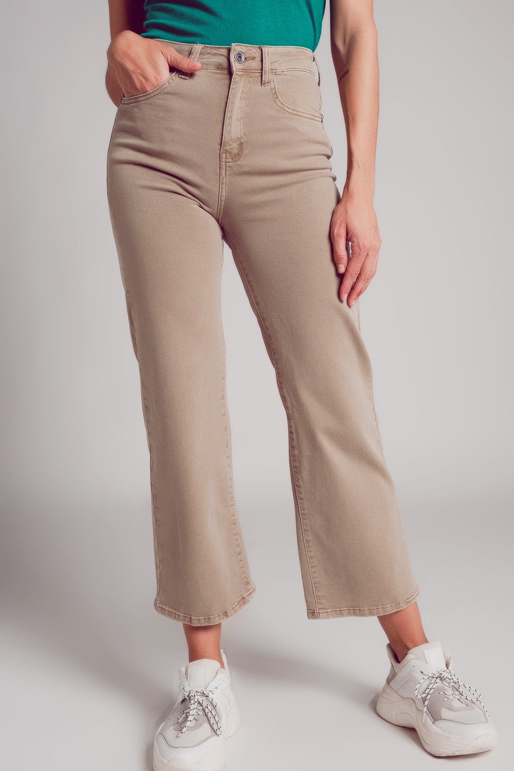 Vaqueros capri color beige de pernera ancha Vaqueros capri color beige de pernera ancha
