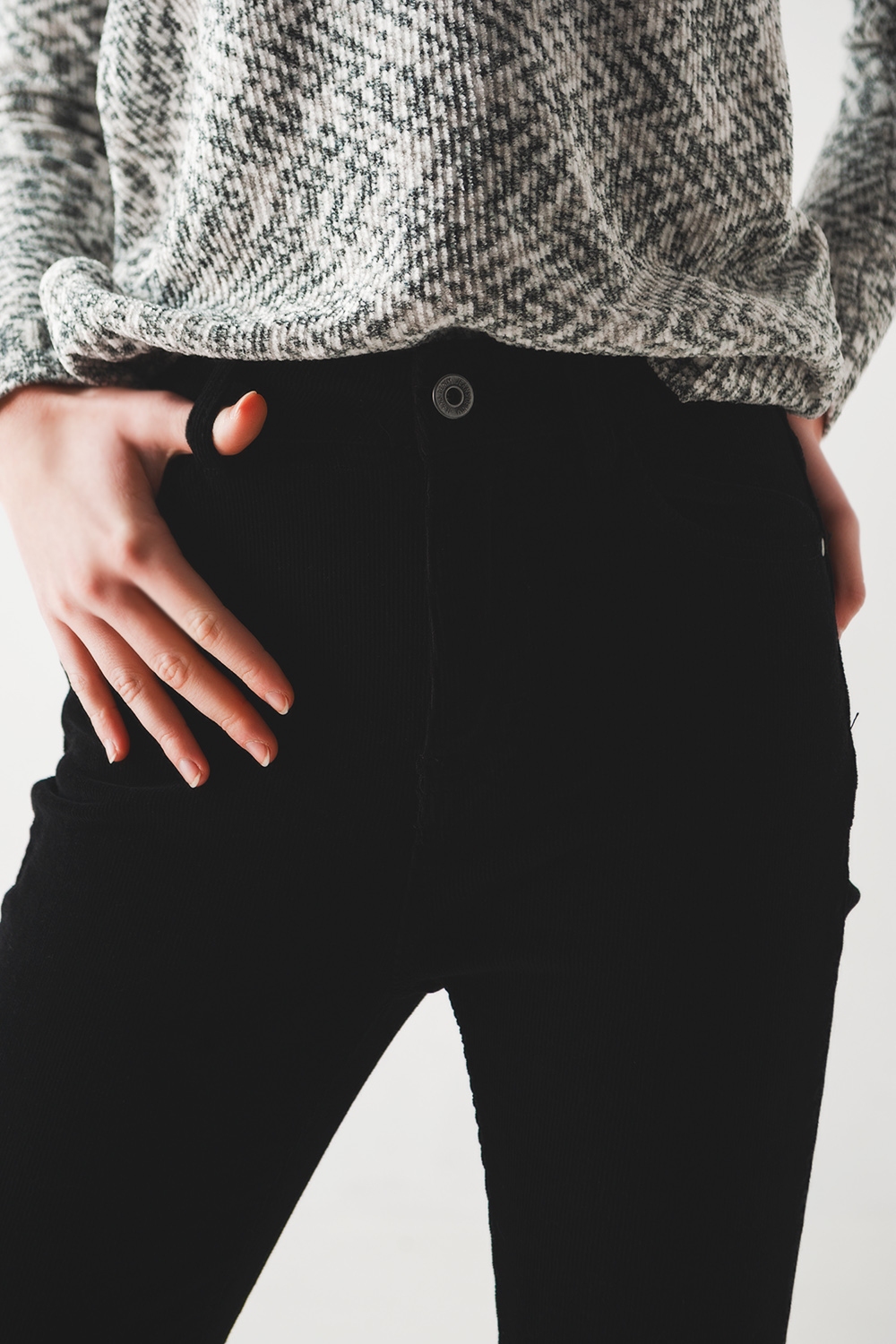 Pantalon negro corte pitillo de pana Pantalon negro corte pitillo de pana