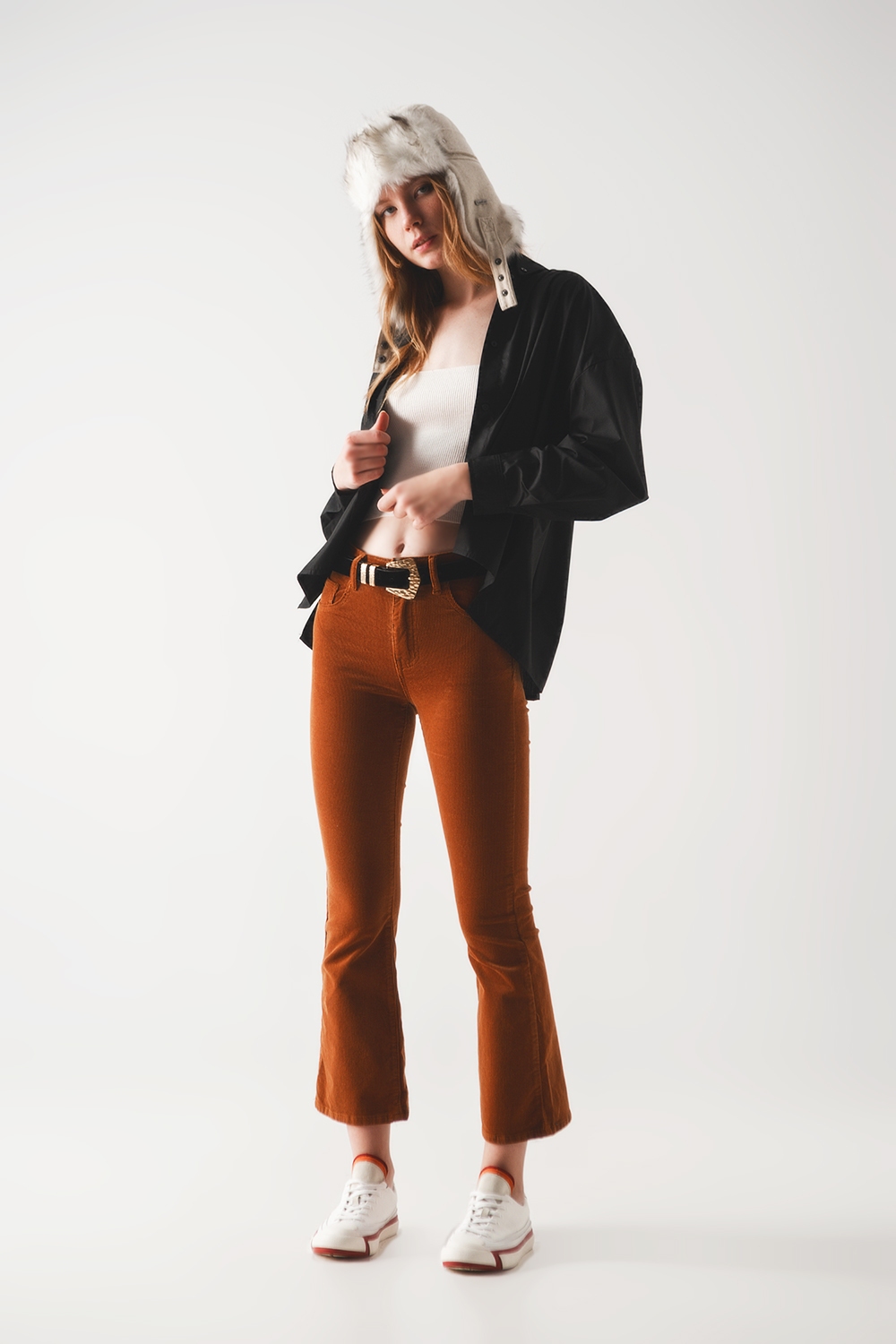 Pantalones acampanados de pana en color camel Pantalones acampanados de pana en color camel