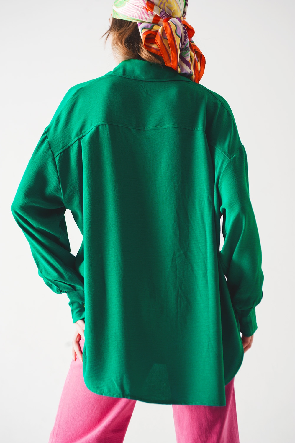 Camisa verde extragrande con detalle de bolsillo Camisa verde extragrande con detalle de bolsillo