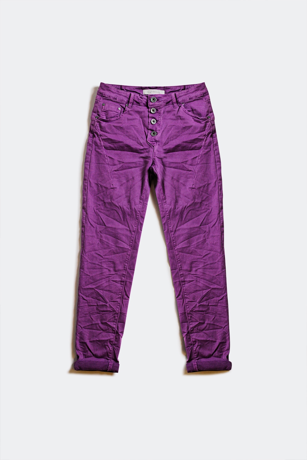 Vaqueros pitillo color morado con botones a la vista Vaqueros pitillo color morado con botones a la vista
