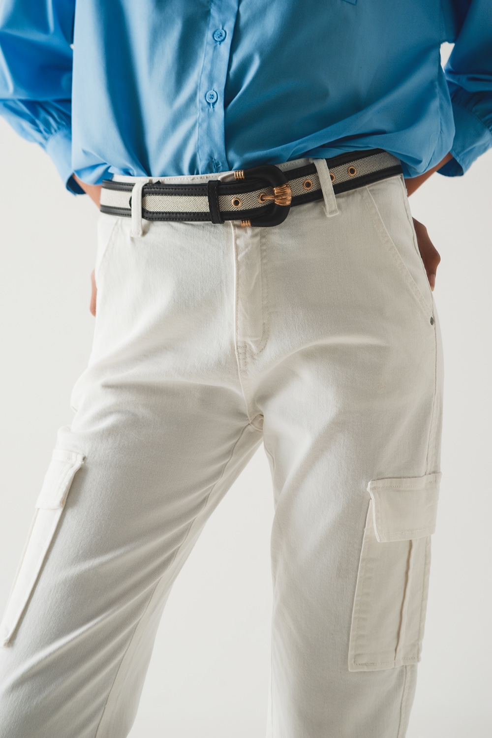 Pantalones estilo cargo en blanco Pantalones estilo cargo en blanco
