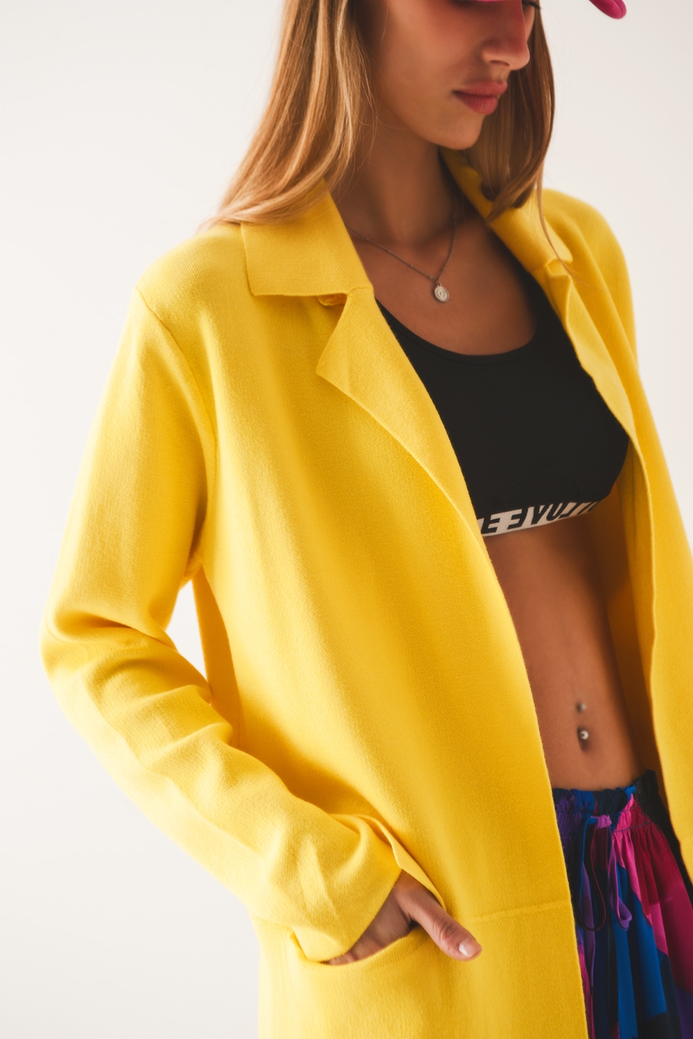Cardigan extra grande en amarillo con solapas