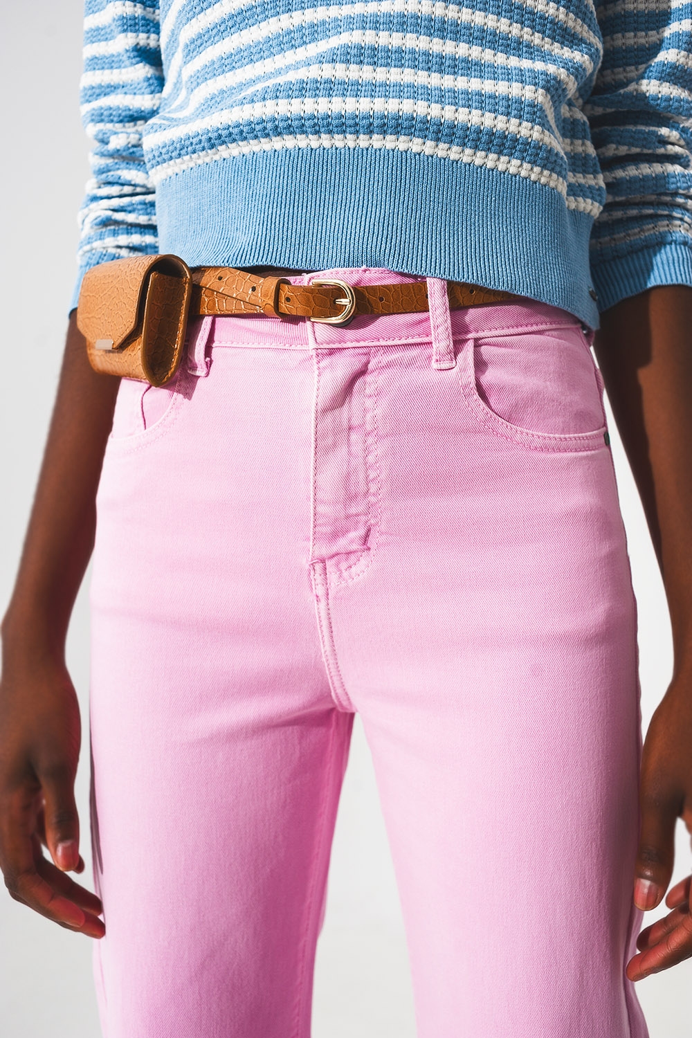 Vaqueros capri color rosa chicle de pernera ancha Vaqueros capri color rosa chicle de pernera ancha