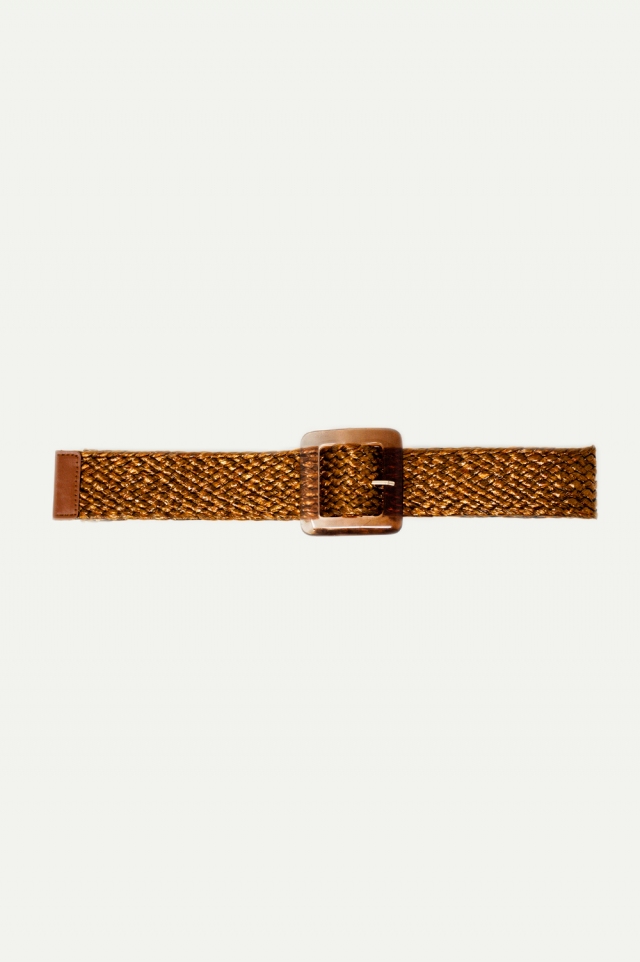 Cinturón trenzado con hebilla de resina en marrón