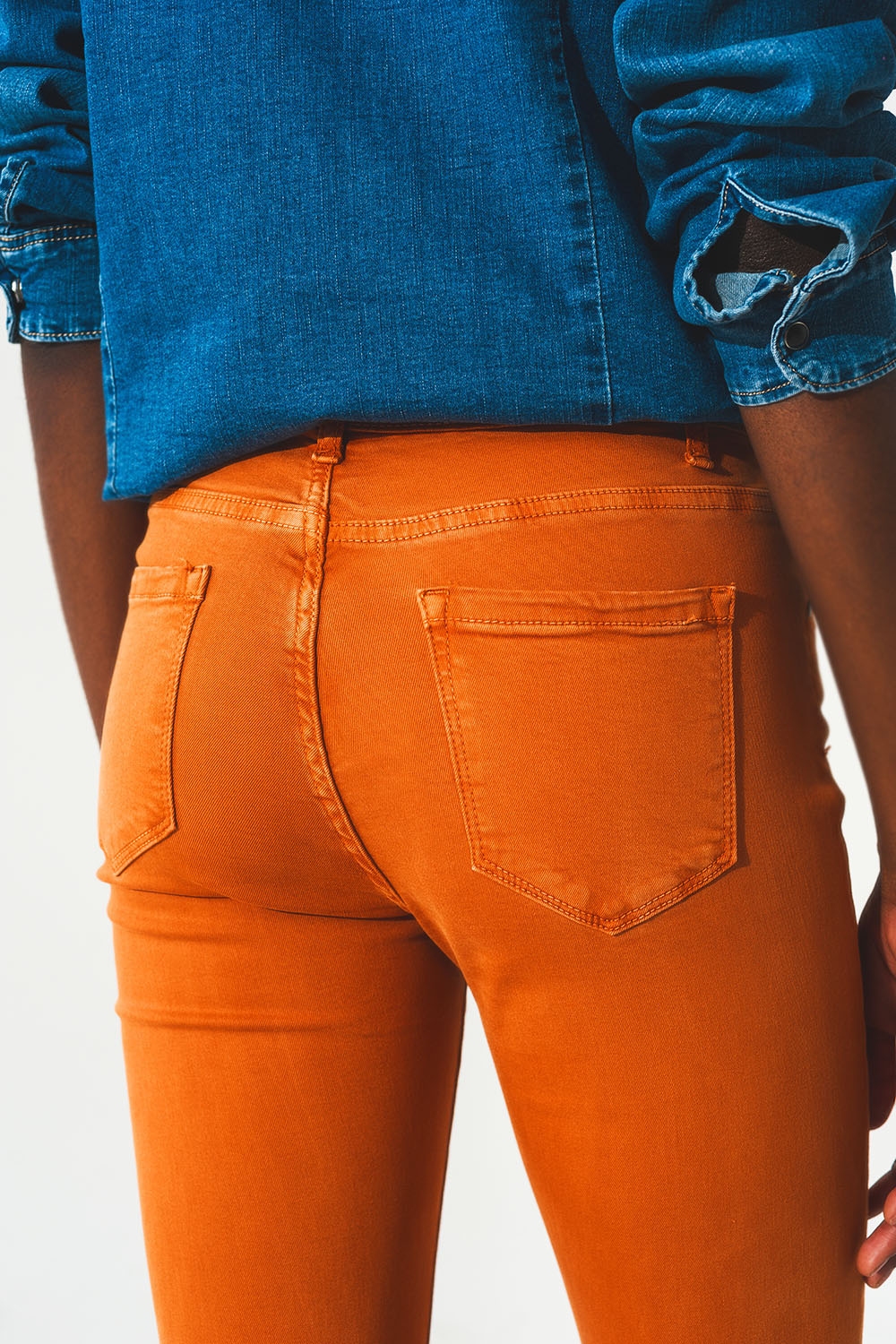 Pantalones de campana con borde de dobladillo sin rematar en naranja Pantalones de campana con borde de dobladillo sin rematar en naranja