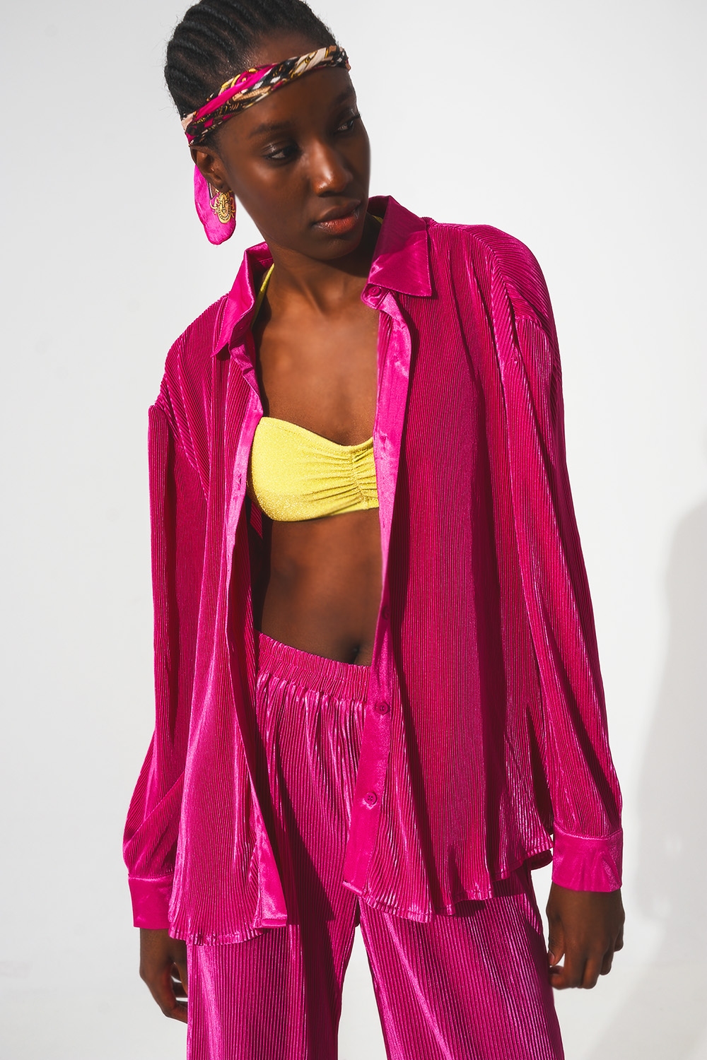 Camisa de saten plisada en fucsia Camisa de saten plisada en fucsia