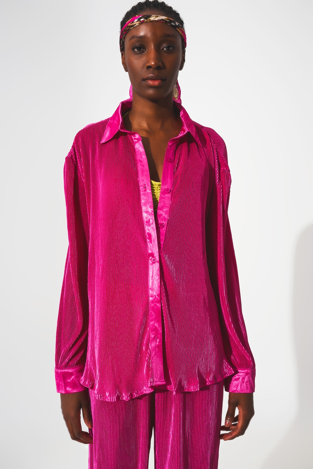 Camisa de saten plisada en fucsia Camisa de saten plisada en fucsia