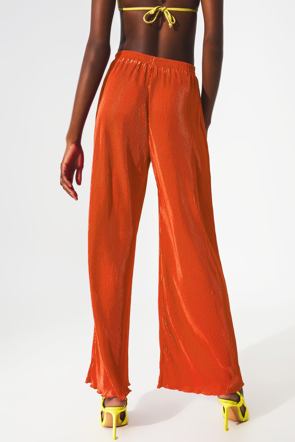 Pantalones plisados de satén naranja Pantalones plisados de satén naranja