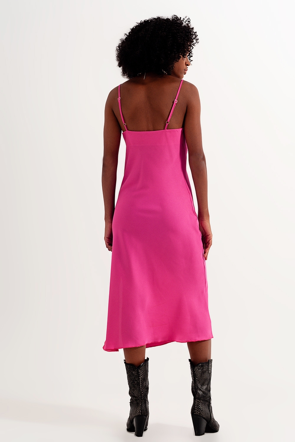 Vestido lencero de satén midi color fucsia de tirantes Vestido lencero de satén midi color fucsia de tirantes