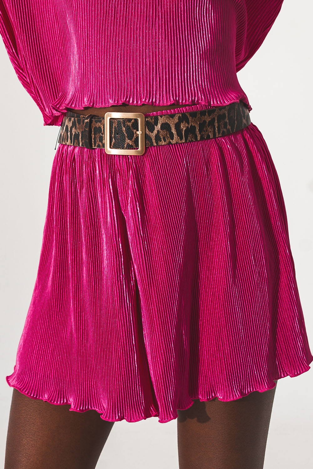 Shorts plisados en fucsia