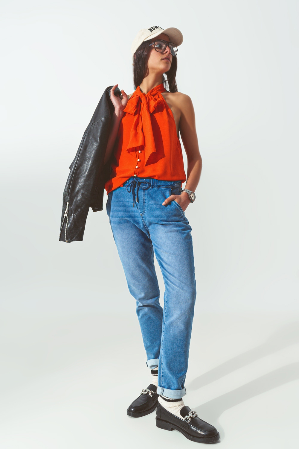 Top con Cuello Halter y Detalles de Botones en Naranja Top con Cuello Halter y Detalles de Botones en Naranja