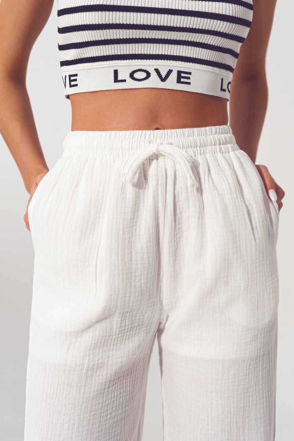 Pantalón Ancho Texturizado en Blanco Pantalón Ancho Texturizado en Blanco