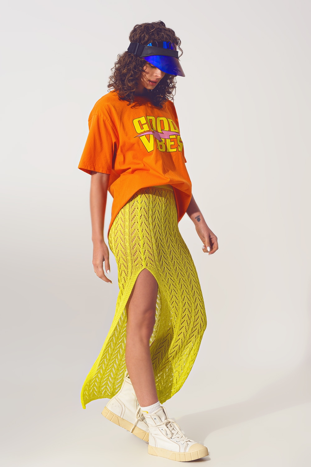 Camiseta con texto Good Vibes en naranja Camiseta con texto Good Vibes en naranja