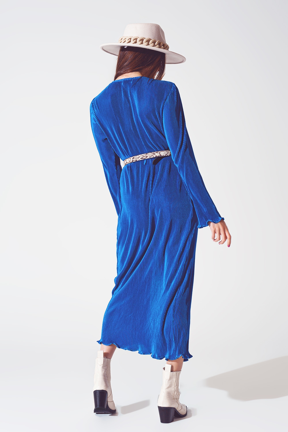 Vestido plisado de satén cruzado en azul Vestido plisado de satén cruzado en azul