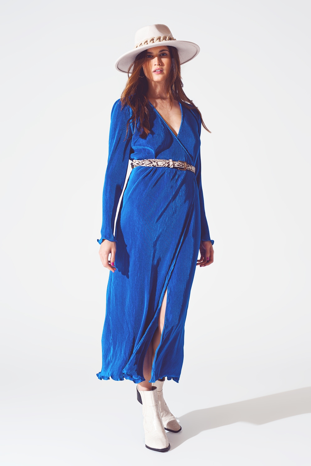 Vestido plisado de satén cruzado en azul Vestido plisado de satén cruzado en azul