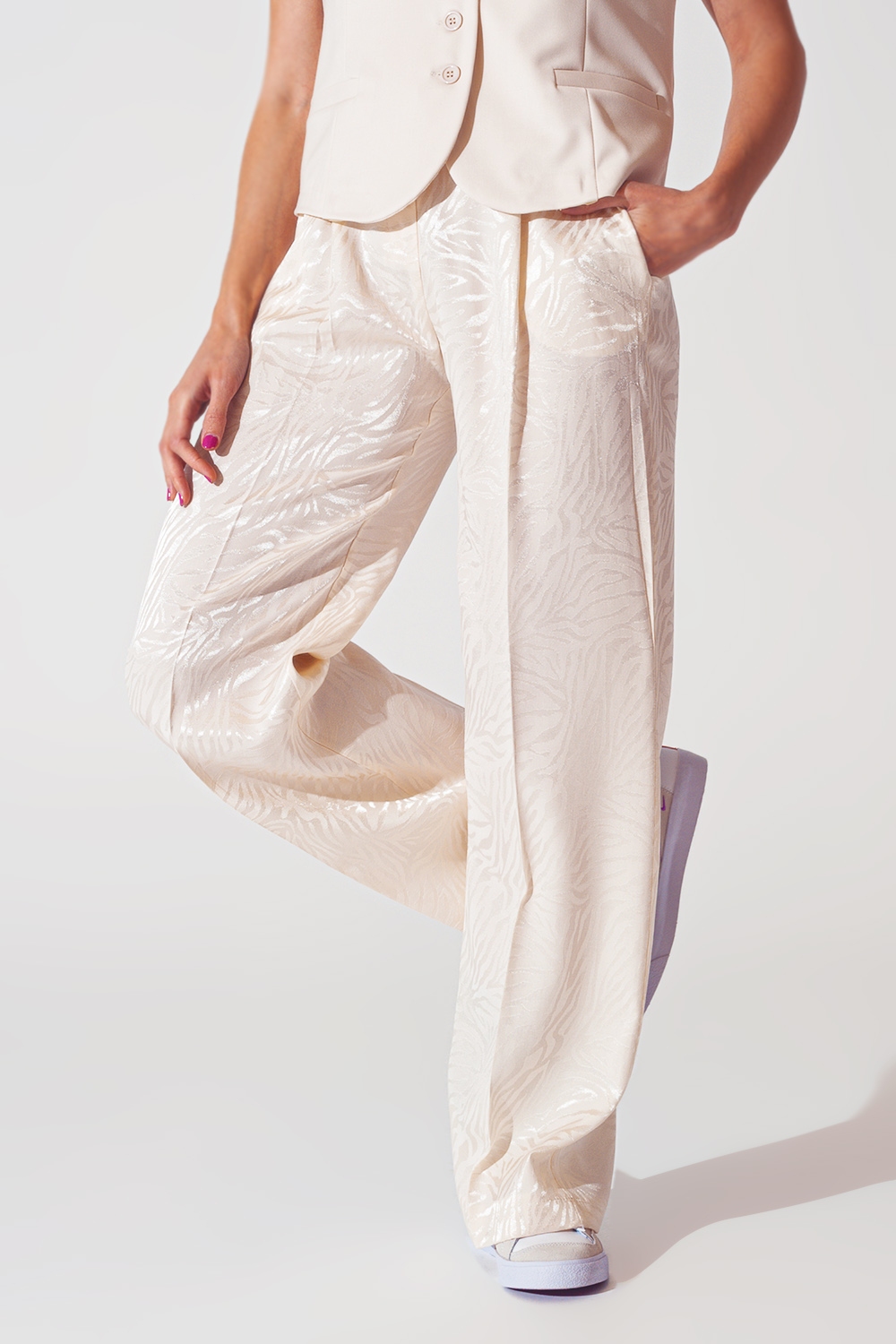 Pantalón suelto con estampado de cebra en blanco Pantalón suelto con estampado de cebra en blanco