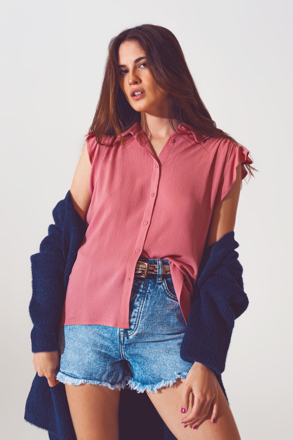 Blusa con volantes en la manga corta en rosa Blusa con volantes en la manga corta en rosa
