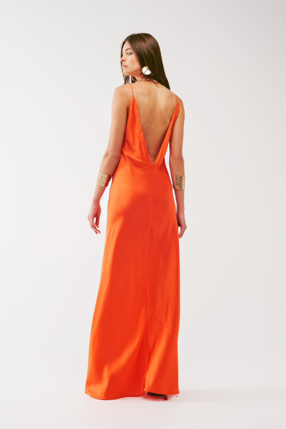 Vestido largo de satén con tirantes finos en naranja Vestido largo de satén con tirantes finos en naranja