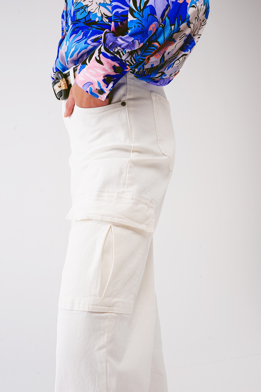 Jeans cargo de pierna recta en blanco Jeans cargo de pierna recta en blanco