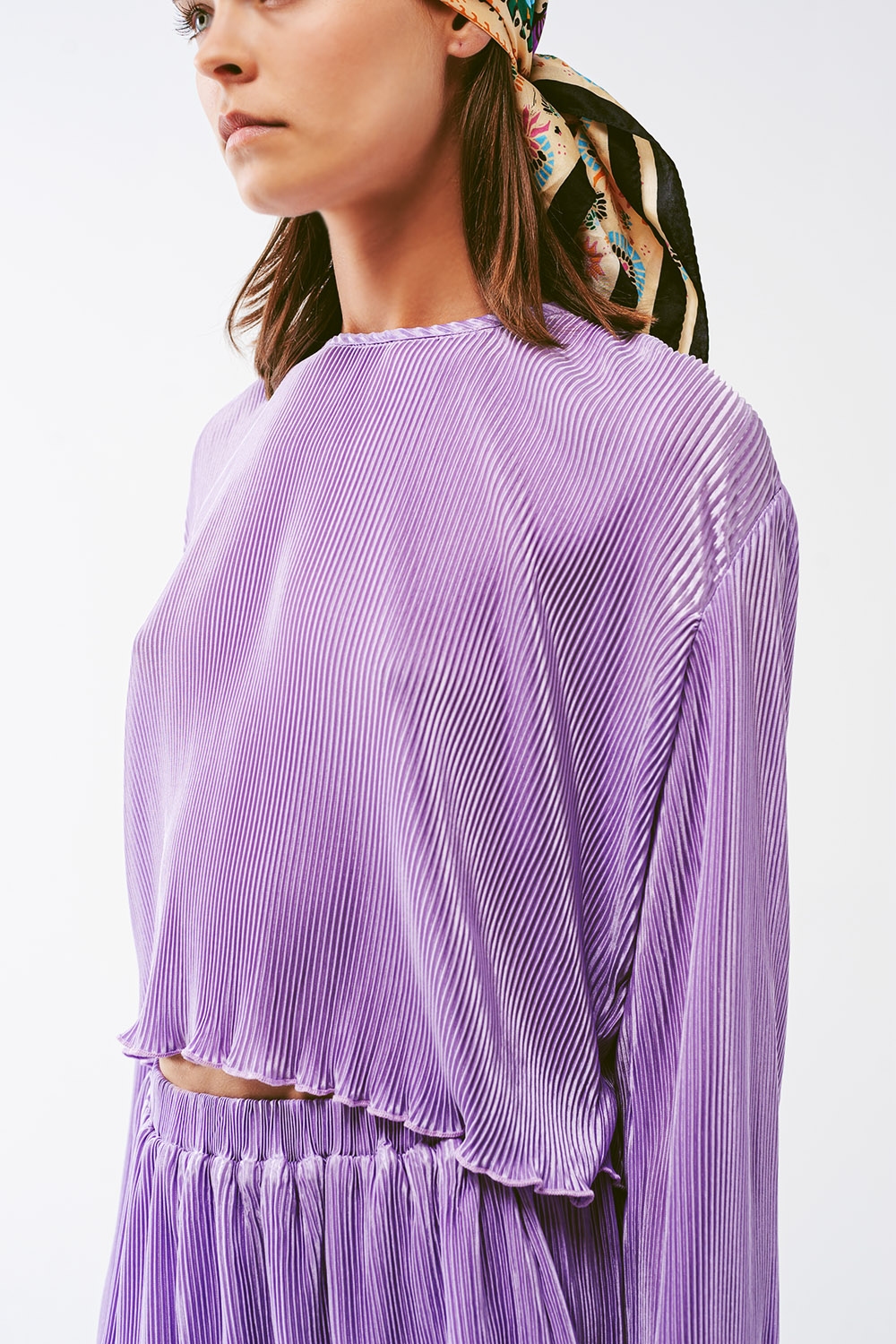 Crop Top plisado con cuello redondo en lila Crop Top plisado con cuello redondo en lila
