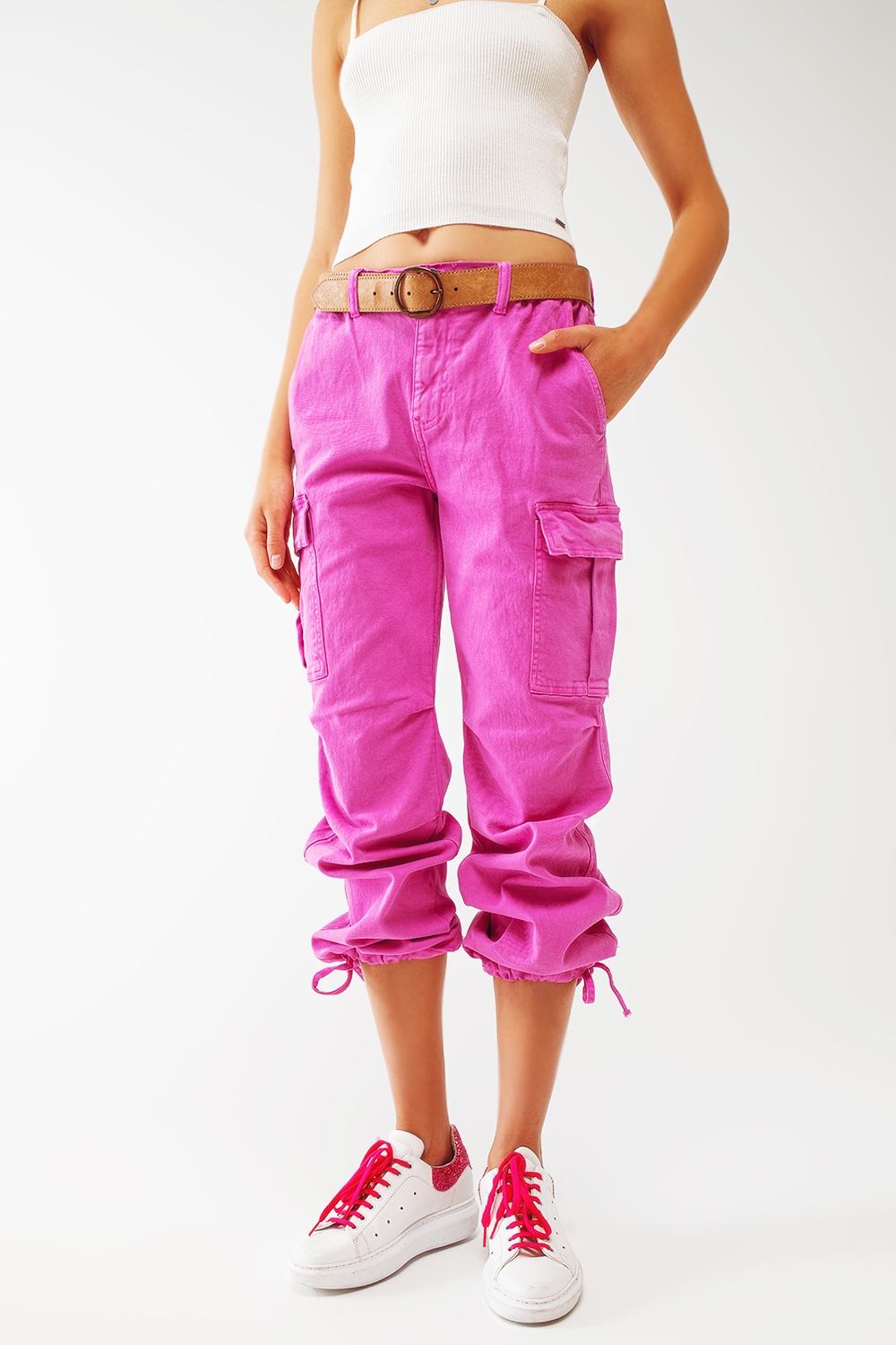 Pantalones cargo con extremos de borla en fucsia Pantalones cargo con extremos de borla en fucsia