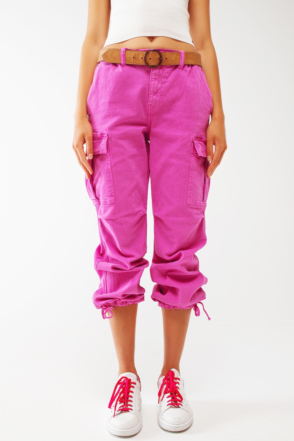 Pantalones cargo con extremos de borla en fucsia Pantalones cargo con extremos de borla en fucsia