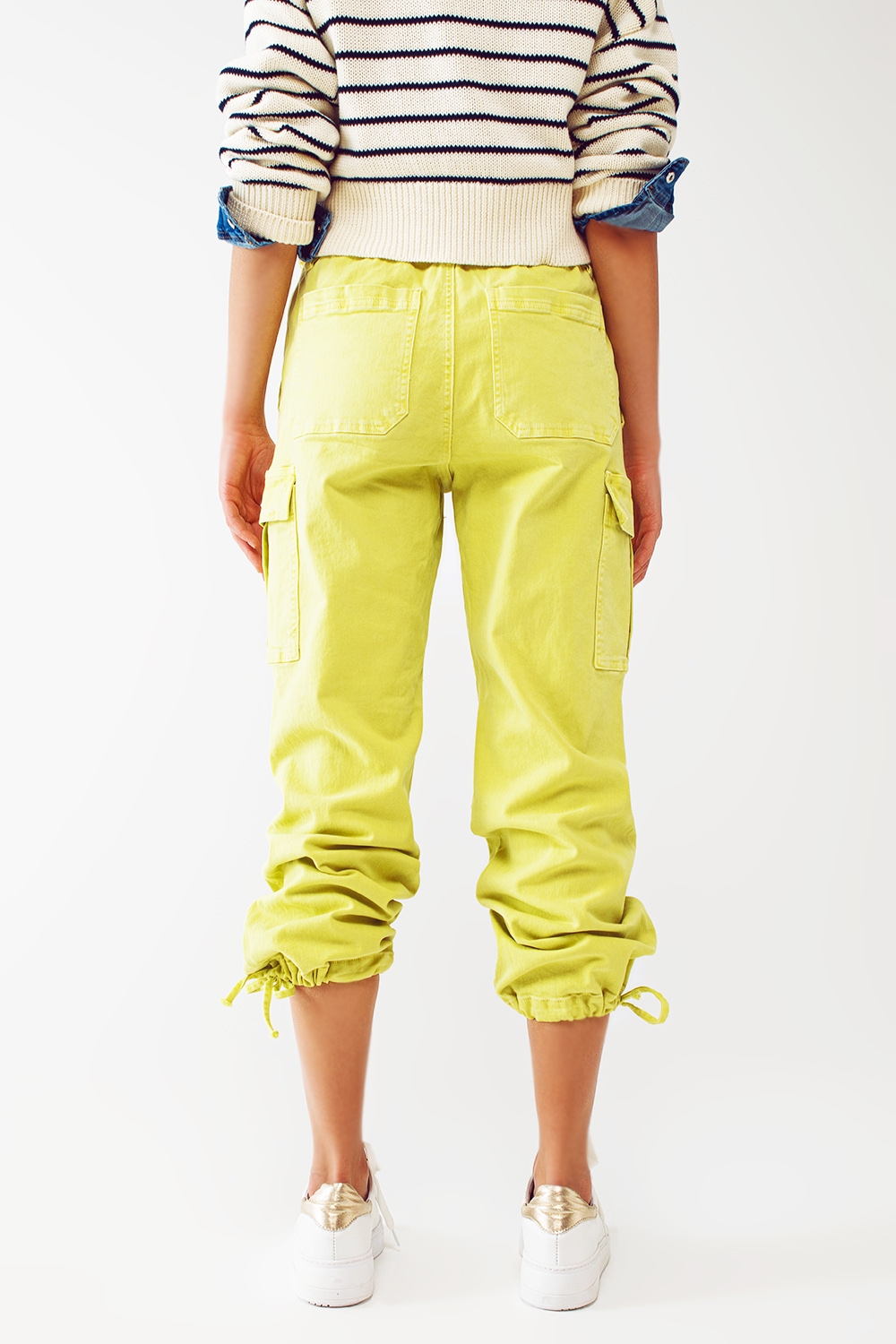 Pantalones cargo con extremos de borlas en color lima Pantalones cargo con extremos de borlas en color lima