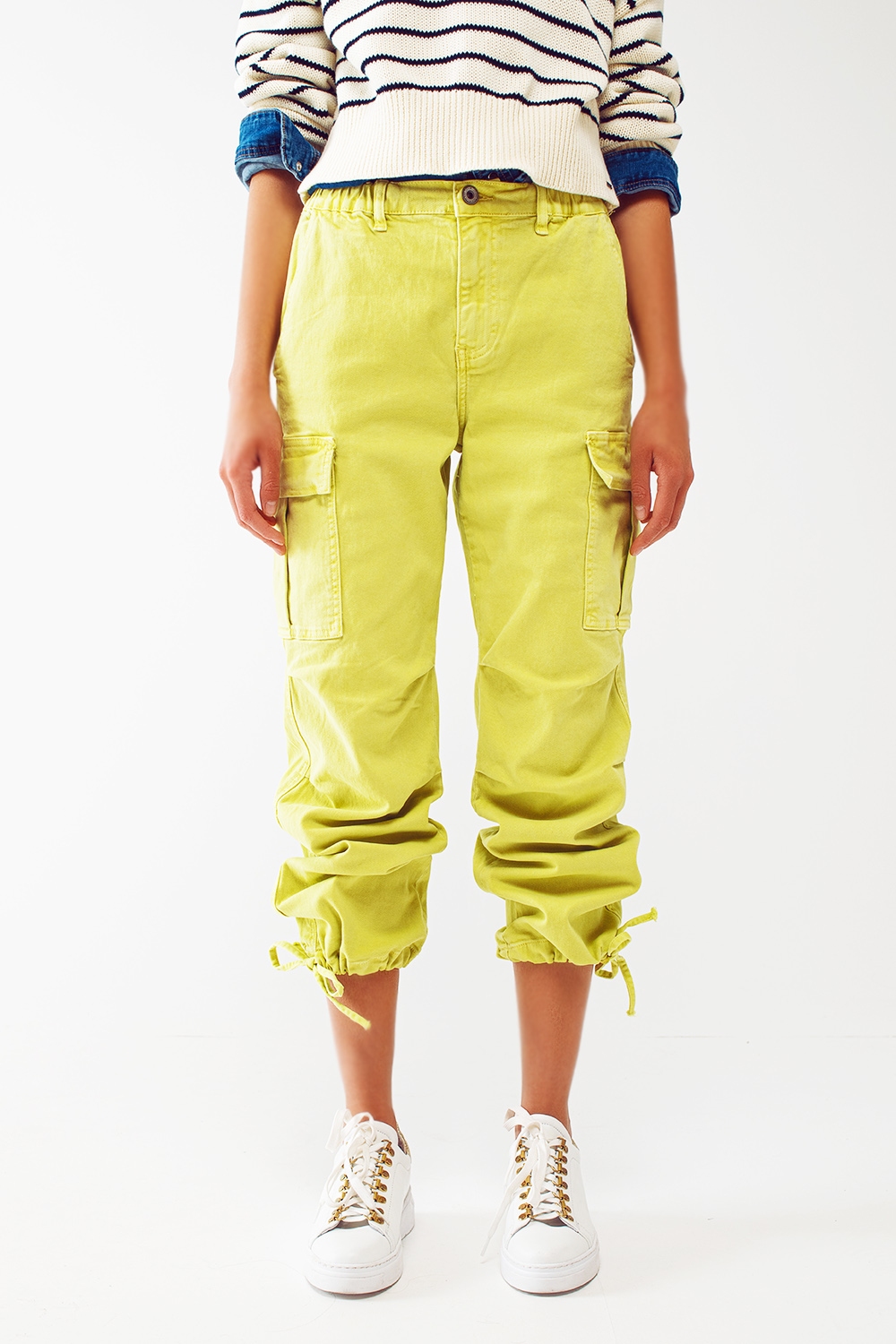 Pantalones cargo con extremos de borlas en color lima Pantalones cargo con extremos de borlas en color lima
