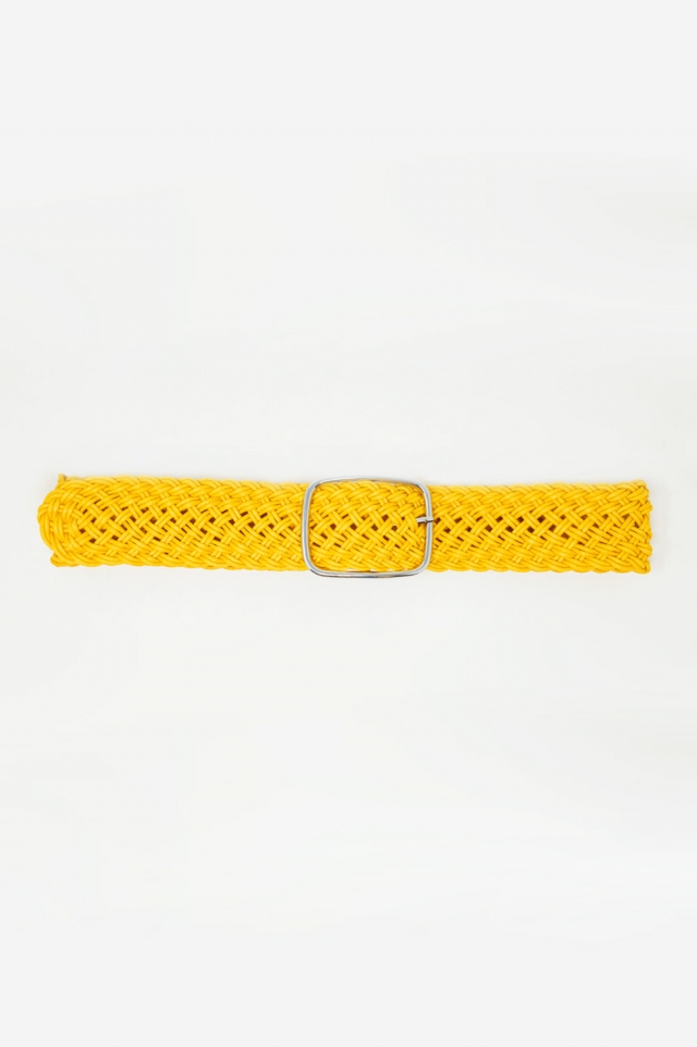 Taillen und Hüftgürtel im Stil der 70er Jahre mit Flechtdesign in gelb