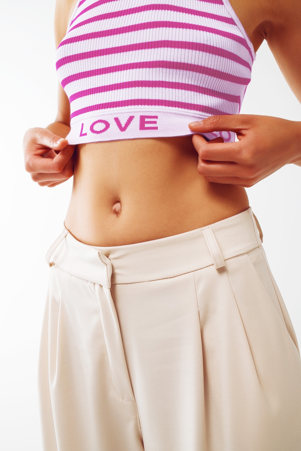 Top corto a rayas con texto Love en rosa Top corto a rayas con texto Love en rosa