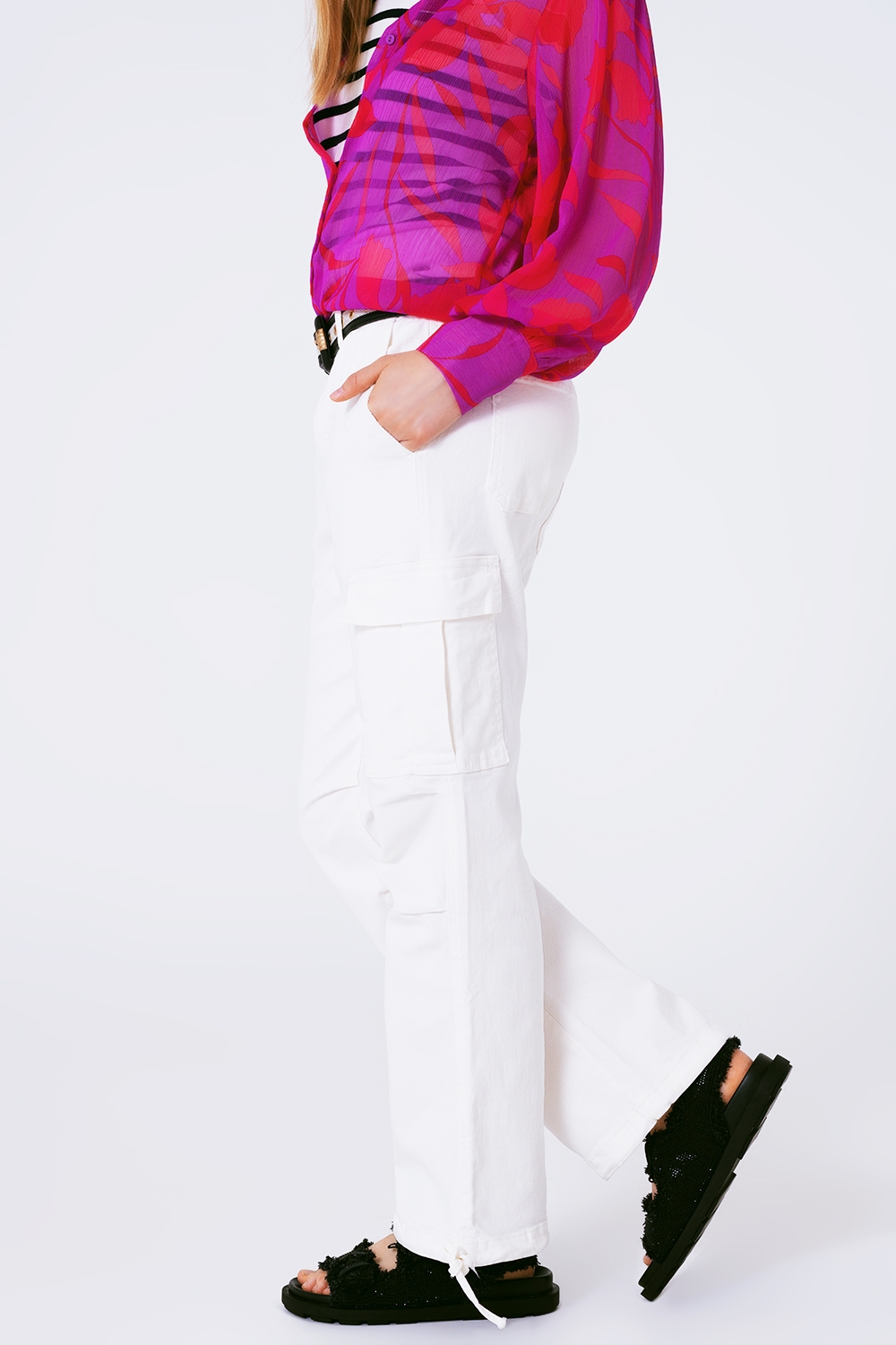 Pantalón cargo de pierna recta en blanco Pantalón cargo de pierna recta en blanco