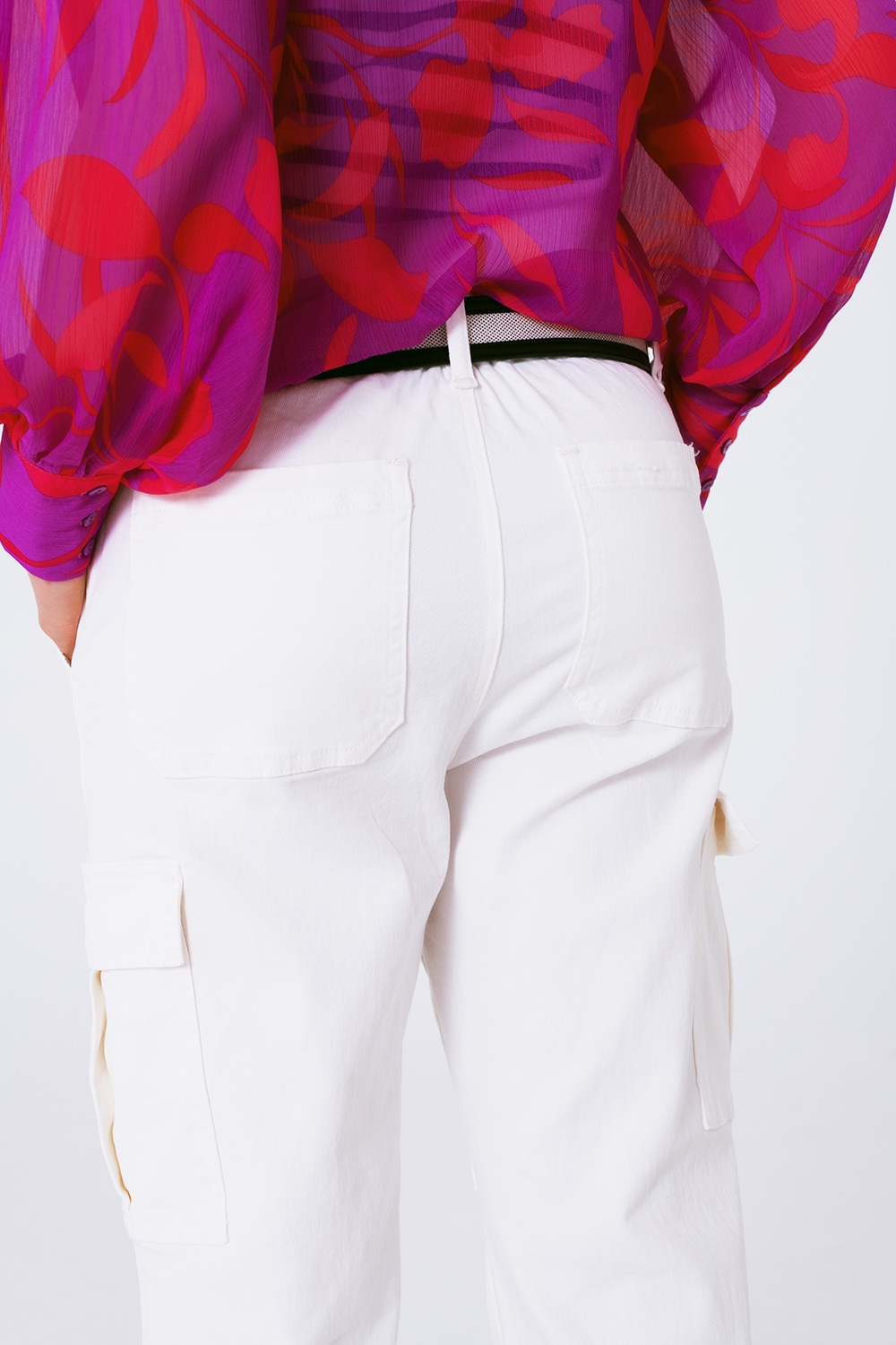 Pantalón cargo de pierna recta en blanco Pantalón cargo de pierna recta en blanco