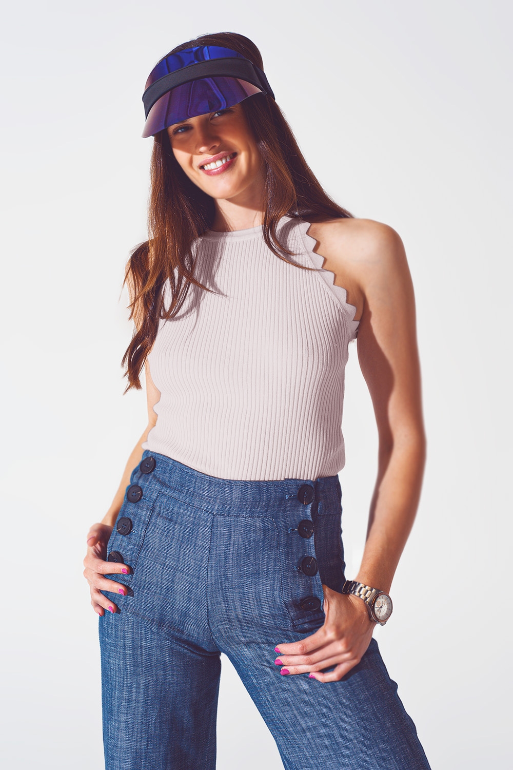 Top halter acanalado con acabado festoneado en beige Top halter acanalado con acabado festoneado en beige