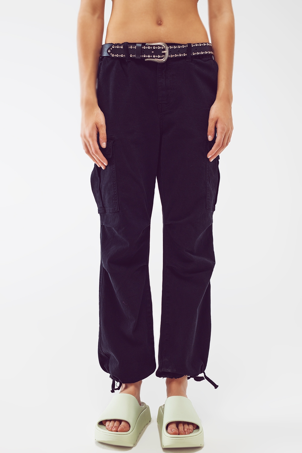 Pantalones cargo con extremos de borla en negro Pantalones cargo con extremos de borla en negro