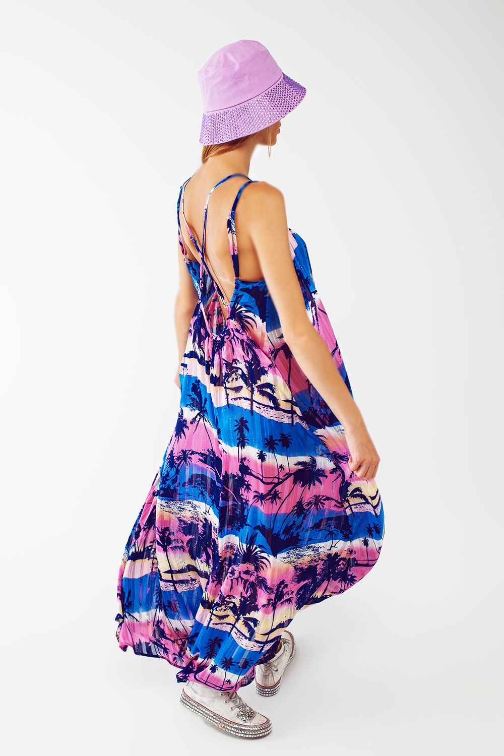 Vestido largo de espalda abierta y relajada con estampado azul tropical Vestido largo de espalda abierta y relajada con estampado azul tropical