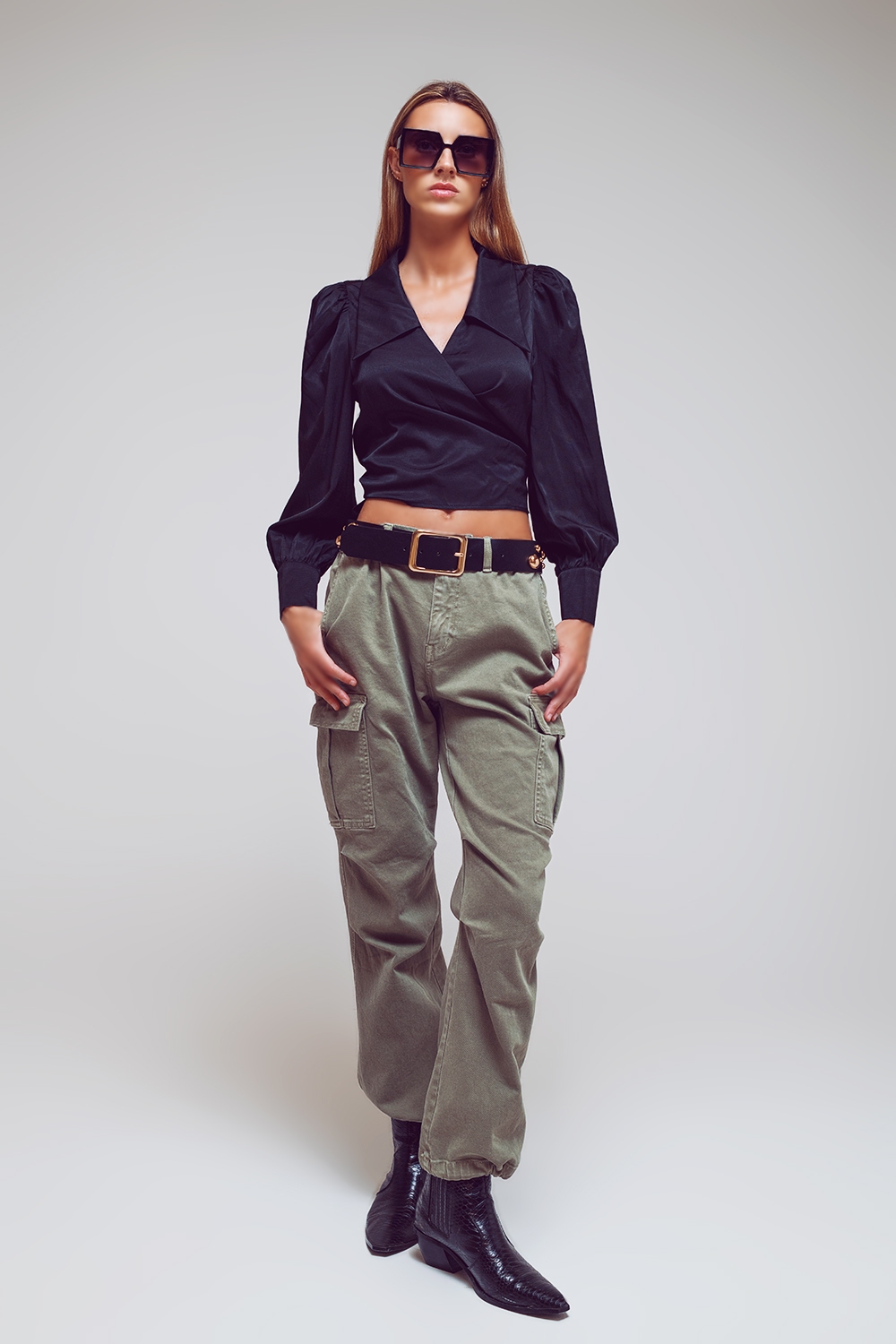 Pantalones cargo con extremos de borlas en verde militar Pantalones cargo con extremos de borlas en verde militar