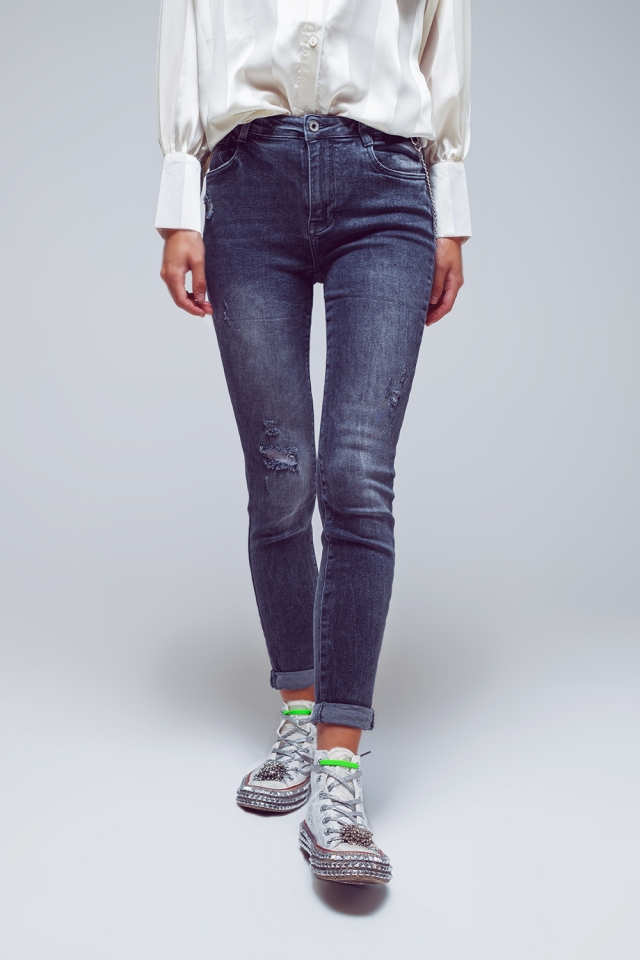 Jeans aderenti dal taglio stretto con effetto usurato di colore grigio
